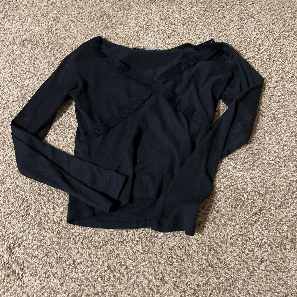 Wild-fable Women's Black and Navy Crop-top